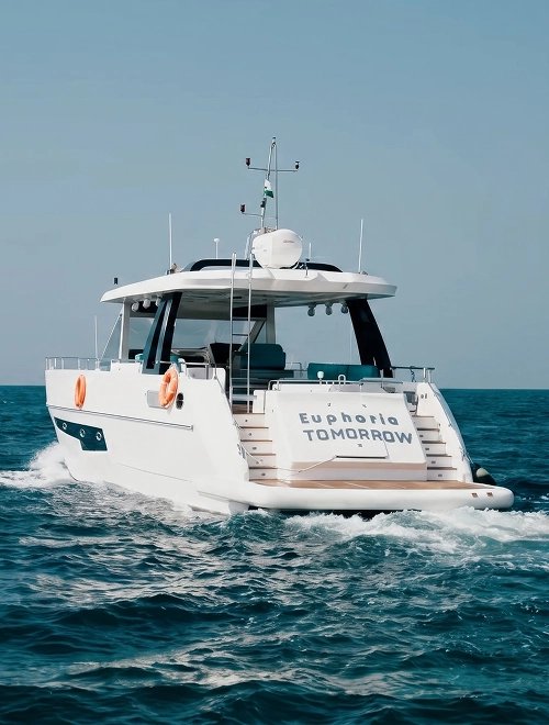 Private yacht cruising on the waters surrounding Dubai Islands